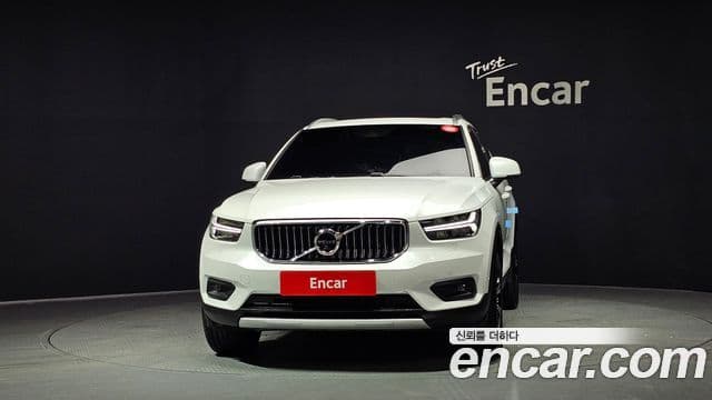 Volvo XC40 2021 — ფოტო 2/20