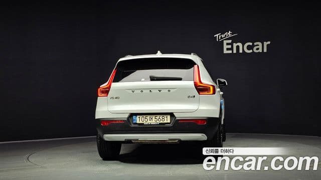 Volvo XC40 2021 — ფოტო 3/20