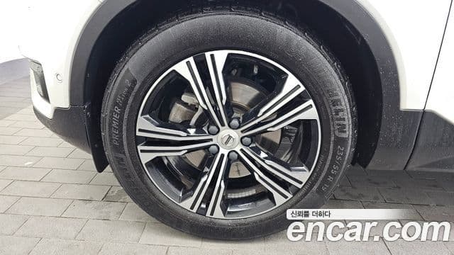 Volvo XC40 2021 — ფოტო 4/20