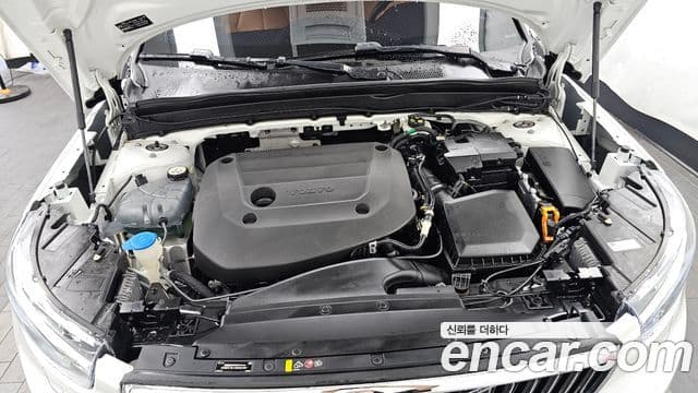Volvo XC40 2021 — ფოტო 5/20