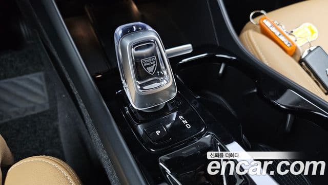 Volvo XC40 2021 — ფოტო 8/20