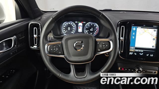 Volvo XC40 2021 — ფოტო 12/20