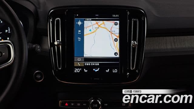 Volvo XC40 2021 — ფოტო 13/20