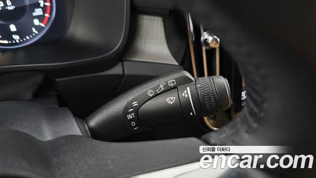 Volvo XC40 2021 — ფოტო 16/20