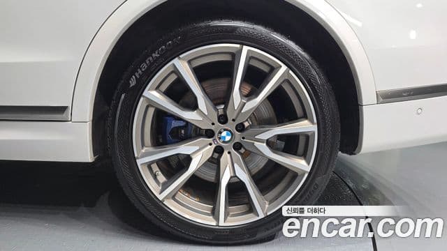 BMW X7 2021 — Photo 13/33
