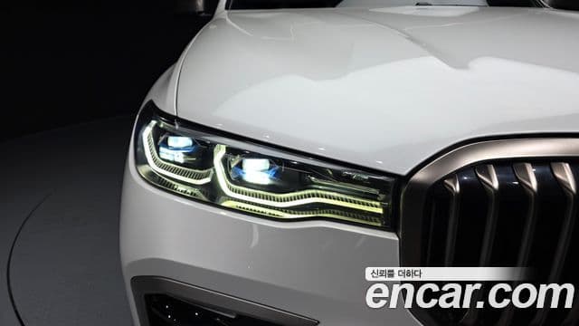 BMW X7 2021 — Photo 9/33