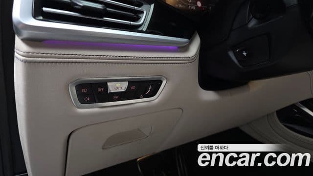 BMW X7 2021 — Photo 32/33