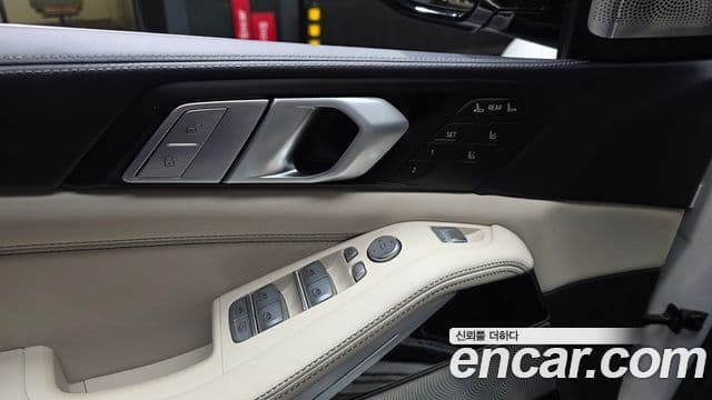 BMW X7 2021 — Photo 12/33