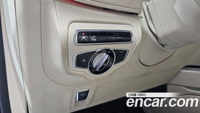 Mercedes-Benz G-Class 2021 — Photo 9/20
