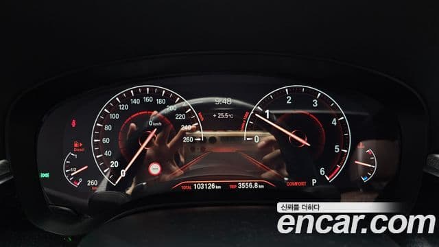 BMW 5 Series 2019 — Şəkil 8/20