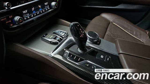 BMW 5 Series 2019 — Şəkil 9/20