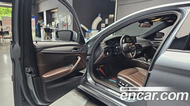 BMW 5 Series 2019 — Şəkil 10/20