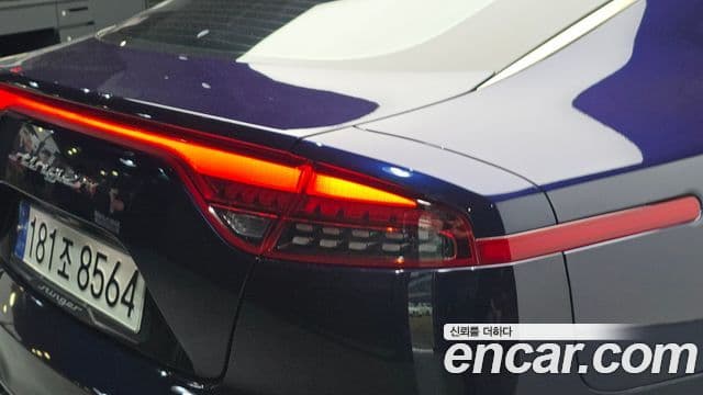 Kia Stinger 2020 — ფოტო 15/20