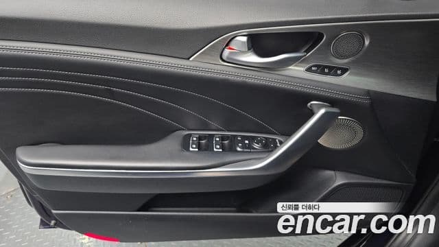 Kia Stinger 2020 — ფოტო 16/20