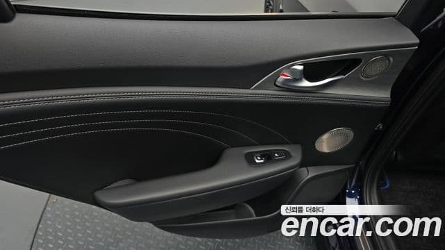 Kia Stinger 2020 — ფოტო 17/20