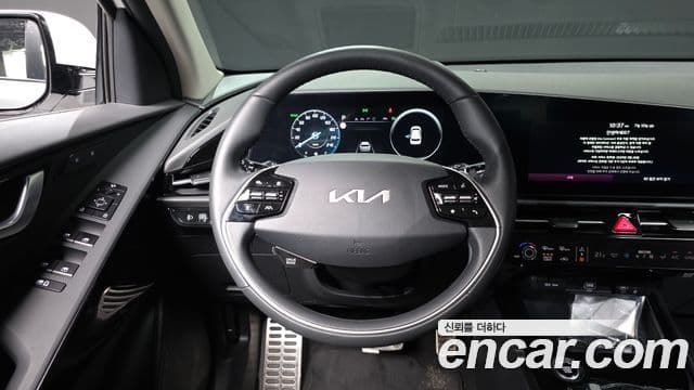 Kia Niro 2024 — ფოტო 13/20