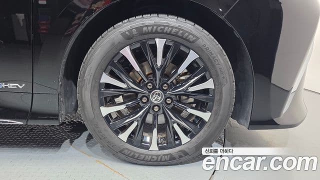 Toyota Alphard 2024 — Photo 5/31