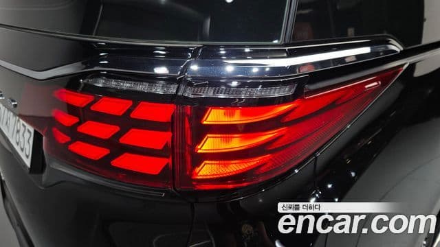 Toyota Alphard 2024 — Photo 25/31