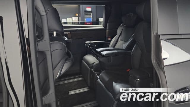 Toyota Alphard 2024 — Photo 21/31