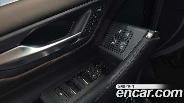 Toyota Alphard 2024 — Photo 8/31