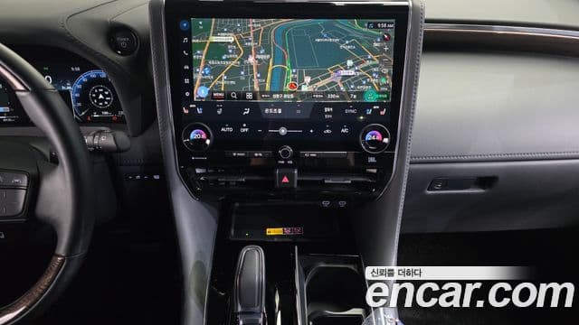 Toyota Alphard 2024 — Photo 16/31
