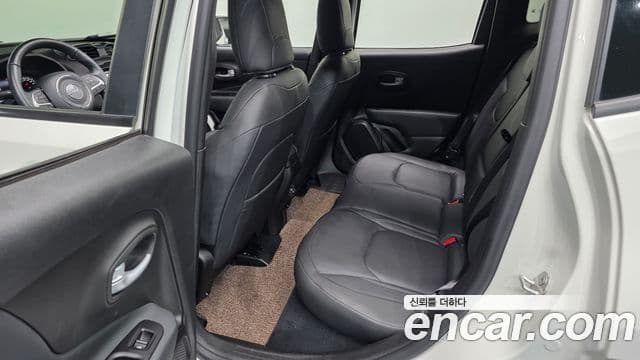 Jeep Renegade 2023 — ფოტო 11/20