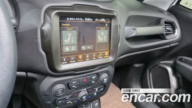 Jeep Renegade 2023 — ფოტო 15/20
