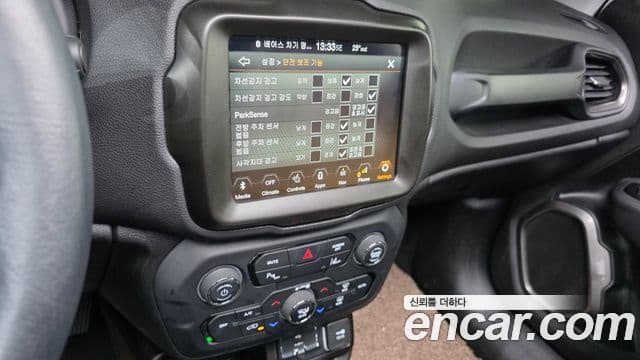 Jeep Renegade 2023 — ფოტო 16/20