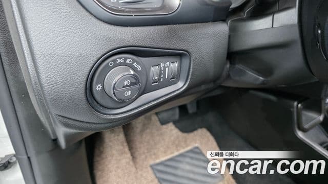 Jeep Renegade 2023 — ფოტო 18/20