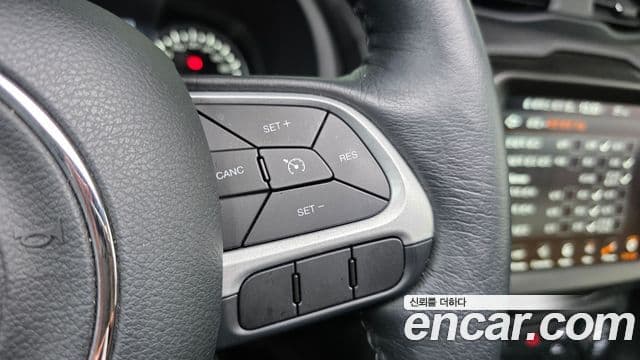 Jeep Renegade 2023 — ფოტო 19/20