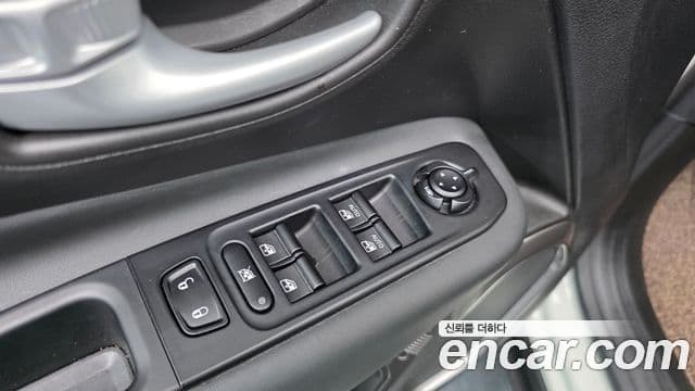 Jeep Renegade 2023 — ფოტო 20/20
