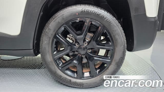 Jeep Renegade 2023 — Photo 22/33