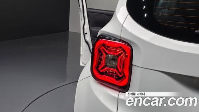 Jeep Renegade 2023 — Photo 7/33