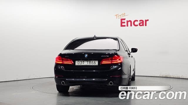 BMW 5 Series 2019 — ფოტო 4/20