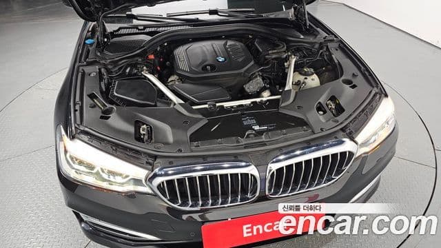 BMW 5 Series 2019 — ფოტო 6/20
