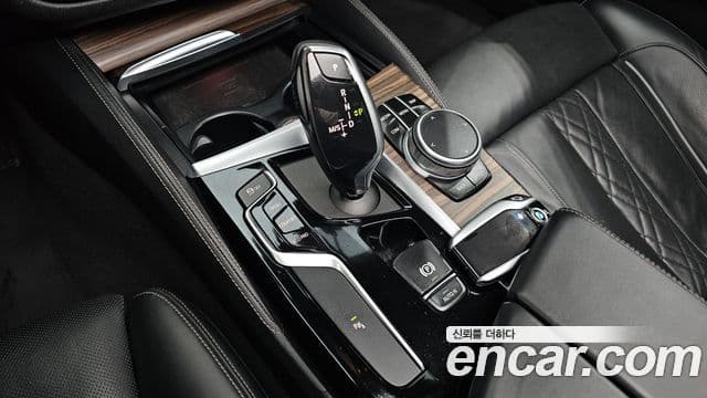 BMW 5 Series 2019 — ფოტო 9/20