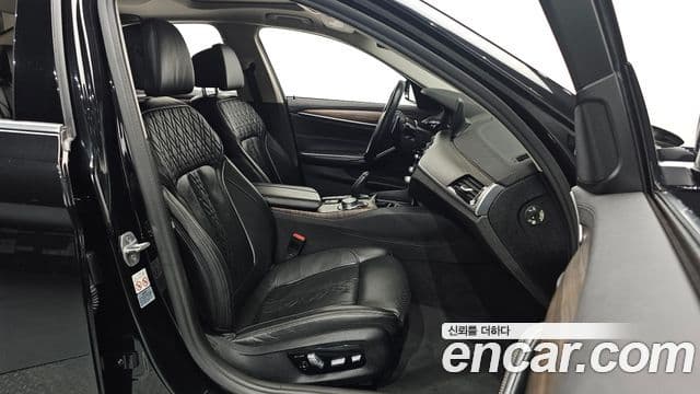 BMW 5 Series 2019 — ფოტო 10/20