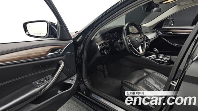 BMW 5 Series 2019 — ფოტო 11/20