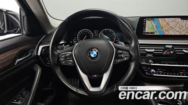 BMW 5 Series 2019 — ფოტო 13/20