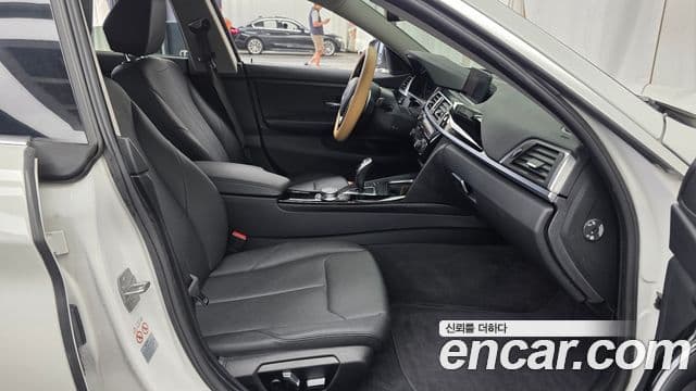 BMW 4 Series 2019 — ფოტო 31/32