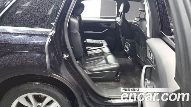 Audi Q7 2019 — Şəkil 12/20