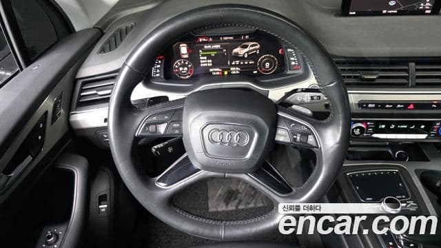 Audi Q7 2019 — Şəkil 13/20