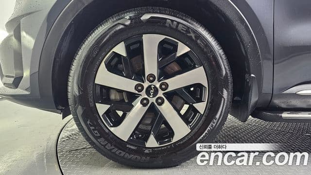 Kia Sorento 2023 — ფოტო 5/20