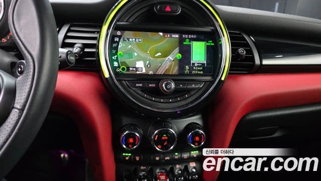 Mini Cooper S 2020 — Фото 13/20