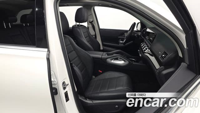 Mercedes-Benz GLE-Class 2021 — Photo 13/32