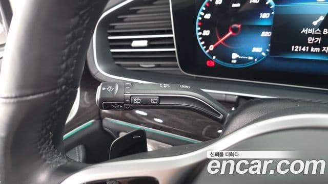 Mercedes-Benz GLE-Class 2021 — Photo 9/32