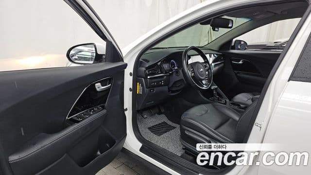 Kia Niro 2020 — Фото 10/20