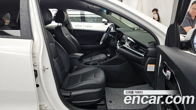 Kia Niro 2020 — Фото 11/20