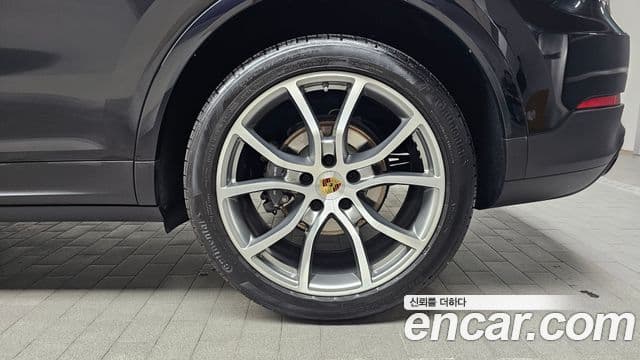 Porsche Cayenne 2019 — Şəkil 27/32