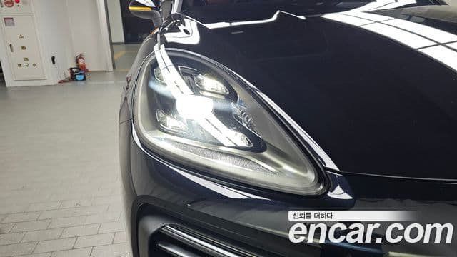 Porsche Cayenne 2019 — Şəkil 28/32